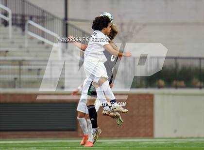 Thumbnail 2 in Dallas Jesuit vs. Southlake Carroll (UIL 6A D2 Regional Final Playoff) photogallery.