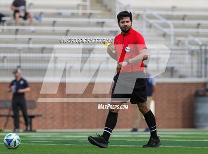 Thumbnail 2 in Dallas Jesuit vs. Southlake Carroll (UIL 6A D2 Regional Final Playoff) photogallery.