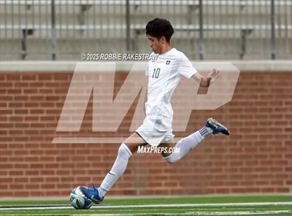 Thumbnail 3 in Dallas Jesuit vs. Southlake Carroll (UIL 6A D2 Regional Final Playoff) photogallery.