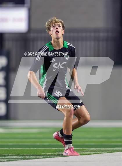 Thumbnail 3 in Dallas Jesuit vs. Southlake Carroll (UIL 6A D2 Regional Final Playoff) photogallery.