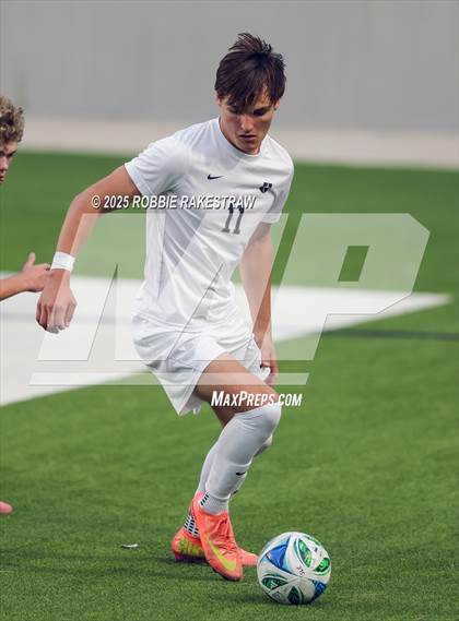 Thumbnail 3 in Dallas Jesuit vs. Southlake Carroll (UIL 6A D2 Regional Final Playoff) photogallery.