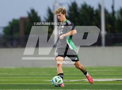 Thumbnail 2 in Dallas Jesuit vs. Southlake Carroll (UIL 6A D2 Regional Final Playoff) photogallery.