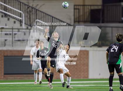 Thumbnail 2 in Dallas Jesuit vs. Southlake Carroll (UIL 6A D2 Regional Final Playoff) photogallery.