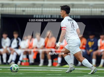 Thumbnail 3 in Dallas Jesuit vs. Southlake Carroll (UIL 6A D2 Regional Final Playoff) photogallery.
