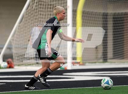 Thumbnail 3 in Dallas Jesuit vs. Southlake Carroll (UIL 6A D2 Regional Final Playoff) photogallery.