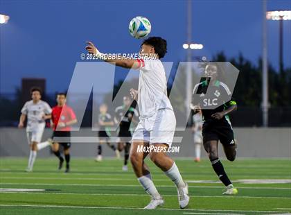 Thumbnail 2 in Dallas Jesuit vs. Southlake Carroll (UIL 6A D2 Regional Final Playoff) photogallery.