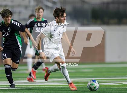 Thumbnail 2 in Dallas Jesuit vs. Southlake Carroll (UIL 6A D2 Regional Final Playoff) photogallery.