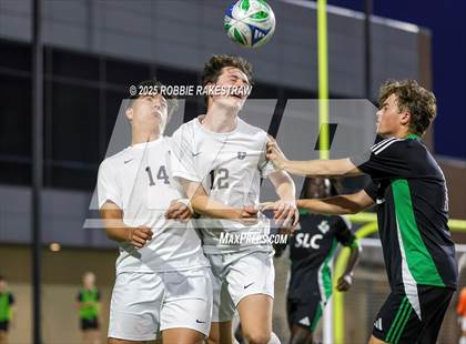 Thumbnail 2 in Dallas Jesuit vs. Southlake Carroll (UIL 6A D2 Regional Final Playoff) photogallery.