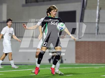 Thumbnail 2 in Dallas Jesuit vs. Southlake Carroll (UIL 6A D2 Regional Final Playoff) photogallery.