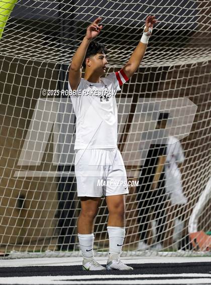 Thumbnail 2 in Dallas Jesuit vs. Southlake Carroll (UIL 6A D2 Regional Final Playoff) photogallery.