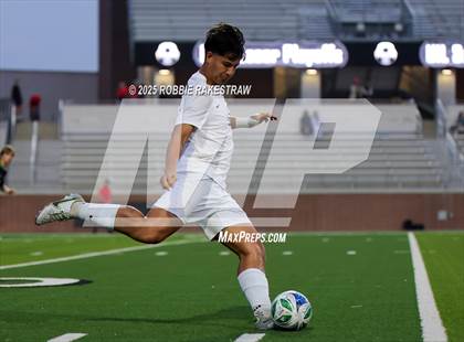Thumbnail 2 in Dallas Jesuit vs. Southlake Carroll (UIL 6A D2 Regional Final Playoff) photogallery.