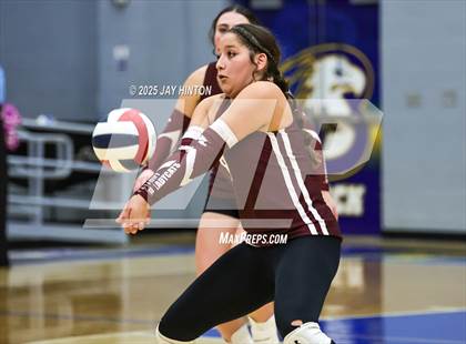 Thumbnail 3 in Nocona vs. Hawley (UIL 2A Area Playoff Division I) photogallery.