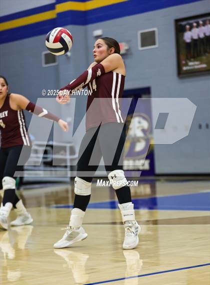 Thumbnail 1 in Nocona vs. Hawley (UIL 2A Area Playoff Division I) photogallery.