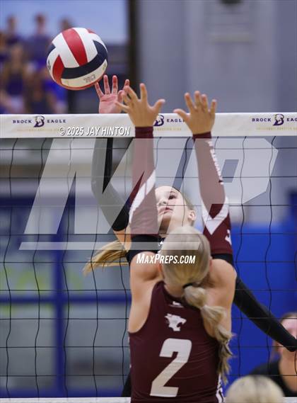 Thumbnail 3 in Nocona vs. Hawley (UIL 2A Area Playoff Division I) photogallery.