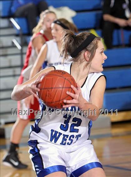 Thumbnail 2 in Kimberly @ Oshkosh West photogallery.