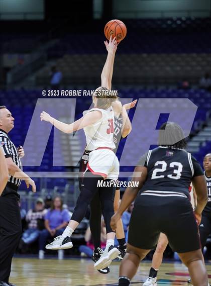 Thumbnail 1 in Gruver vs. Hearne (UIL 2A Basketball State Seminal) photogallery.