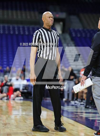 Thumbnail 3 in Gruver vs. Hearne (UIL 2A Basketball State Seminal) photogallery.