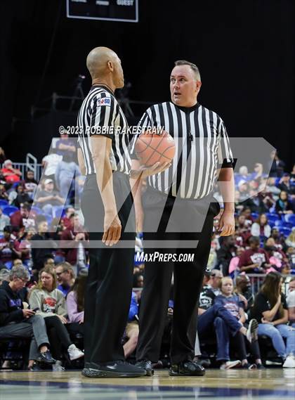 Thumbnail 1 in Gruver vs. Hearne (UIL 2A Basketball State Seminal) photogallery.