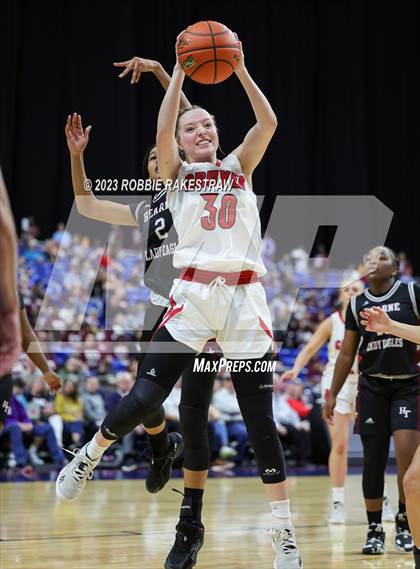 Thumbnail 1 in Gruver vs. Hearne (UIL 2A Basketball State Seminal) photogallery.