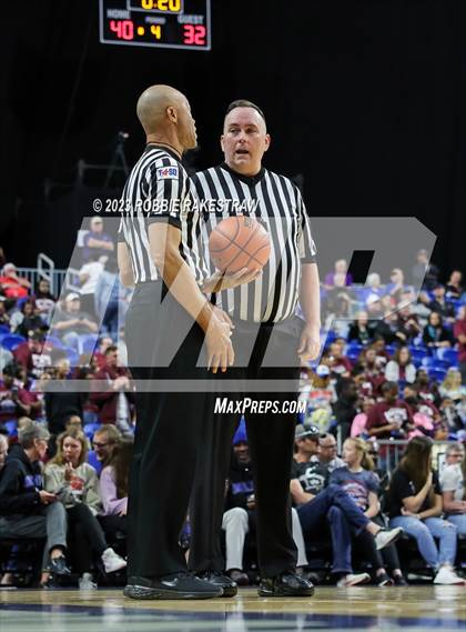 Thumbnail 3 in Gruver vs. Hearne (UIL 2A Basketball State Seminal) photogallery.