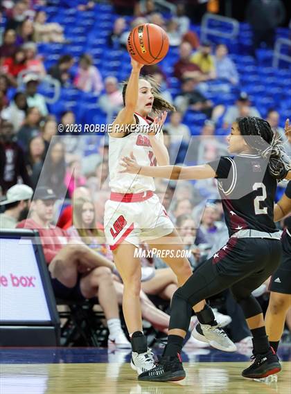 Thumbnail 3 in Gruver vs. Hearne (UIL 2A Basketball State Seminal) photogallery.
