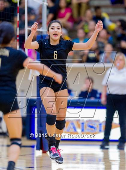 Thumbnail 2 in Alamo Heights vs. Edison (UIL 5A Bi-District Playoff) photogallery.