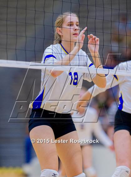 Thumbnail 3 in Alamo Heights vs. Edison (UIL 5A Bi-District Playoff) photogallery.