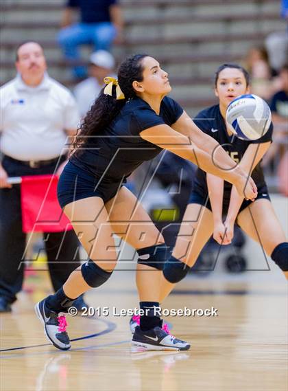 Thumbnail 1 in Alamo Heights vs. Edison (UIL 5A Bi-District Playoff) photogallery.