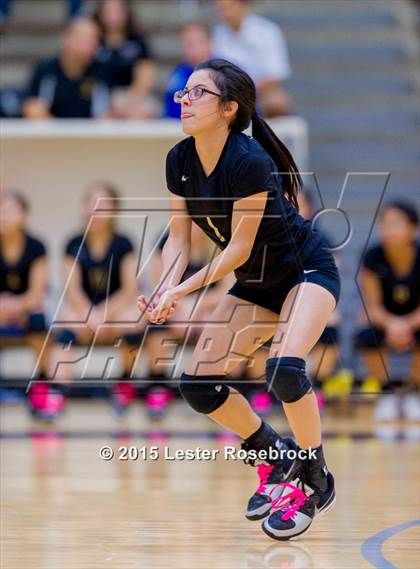 Thumbnail 1 in Alamo Heights vs. Edison (UIL 5A Bi-District Playoff) photogallery.