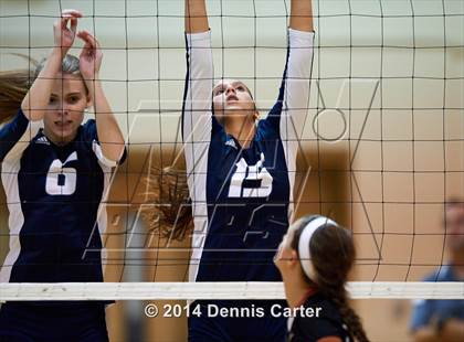 Thumbnail 1 in Kell vs. Pope photogallery.