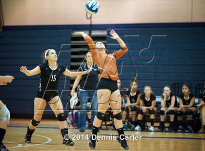 Thumbnail 3 in Kell vs. Pope photogallery.