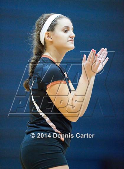 Thumbnail 2 in Kell vs. Pope photogallery.