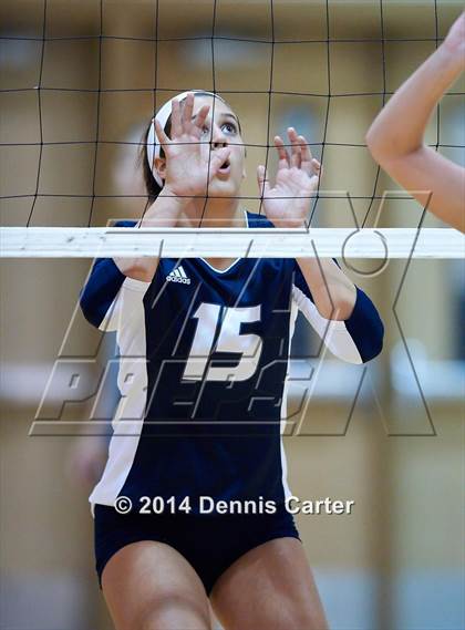 Thumbnail 3 in Kell vs. Pope photogallery.