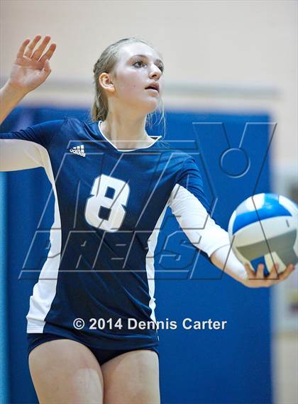 Thumbnail 1 in Kell vs. Pope photogallery.