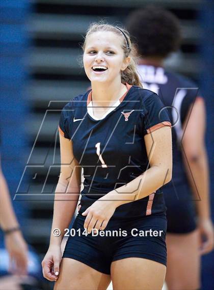 Thumbnail 2 in Kell vs. Pope photogallery.