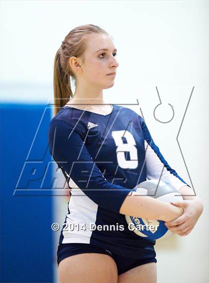 Thumbnail 3 in Kell vs. Pope photogallery.