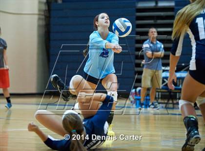 Thumbnail 1 in Kell vs. Pope photogallery.