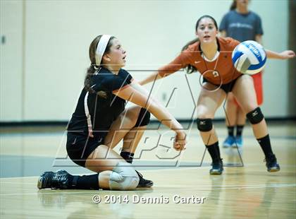 Thumbnail 1 in Kell vs. Pope photogallery.