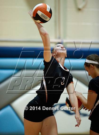Thumbnail 2 in Kell vs. Pope photogallery.