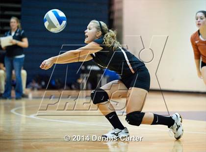 Thumbnail 3 in Kell vs. Pope photogallery.