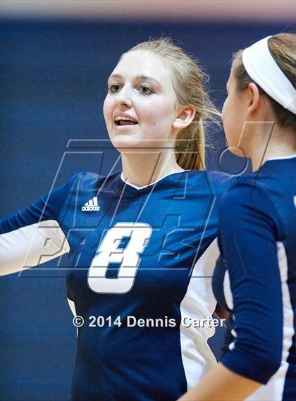Thumbnail 1 in Kell vs. Pope photogallery.