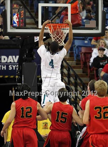 Thumbnail 3 in Sheldon vs. Jesuit (CIF D1 NorCal Regional Final) photogallery.