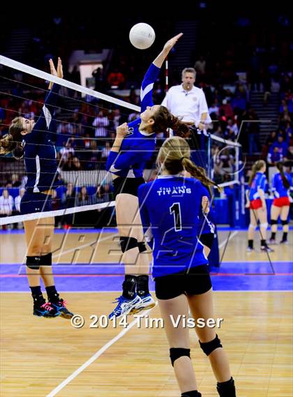 Thumbnail 2 in Platte Valley vs. Coal Ridge (CHSAA 3A Playoff) photogallery.