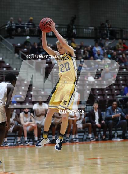 Thumbnail 3 in Enterprise vs. Layton Christian Academy (UHSAA 2A Final) photogallery.