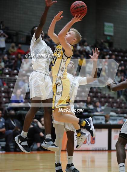 Thumbnail 1 in Enterprise vs. Layton Christian Academy (UHSAA 2A Final) photogallery.