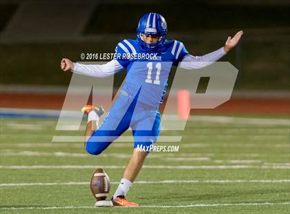Thumbnail 1 in Yoakum vs. Marion (UIL 3A Bi District Playoff) photogallery.
