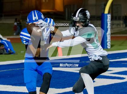 Thumbnail 2 in Yoakum vs. Marion (UIL 3A Bi District Playoff) photogallery.