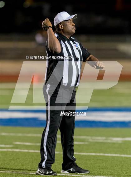 Thumbnail 2 in Yoakum vs. Marion (UIL 3A Bi District Playoff) photogallery.