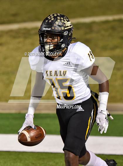 Thumbnail 1 in Sealy vs. Center (UIL D4 Area Playoff) photogallery.