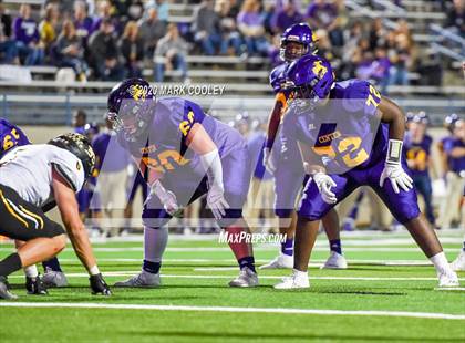 Thumbnail 1 in Sealy vs. Center (UIL D4 Area Playoff) photogallery.